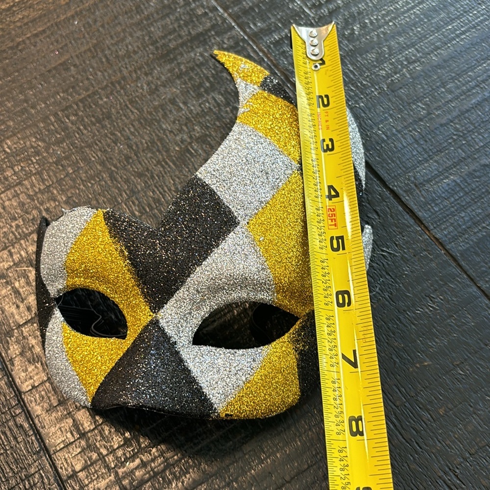 Elegant Harlequin Glitter Face Mask - Black, Silver, Yellow - Picture 3 of 5